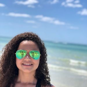 Meet your Posher, Juliette